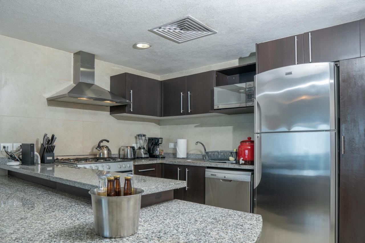 Apartment Ocean Front Sleeps 4 Adults-grand Venetian T3000-1606 *