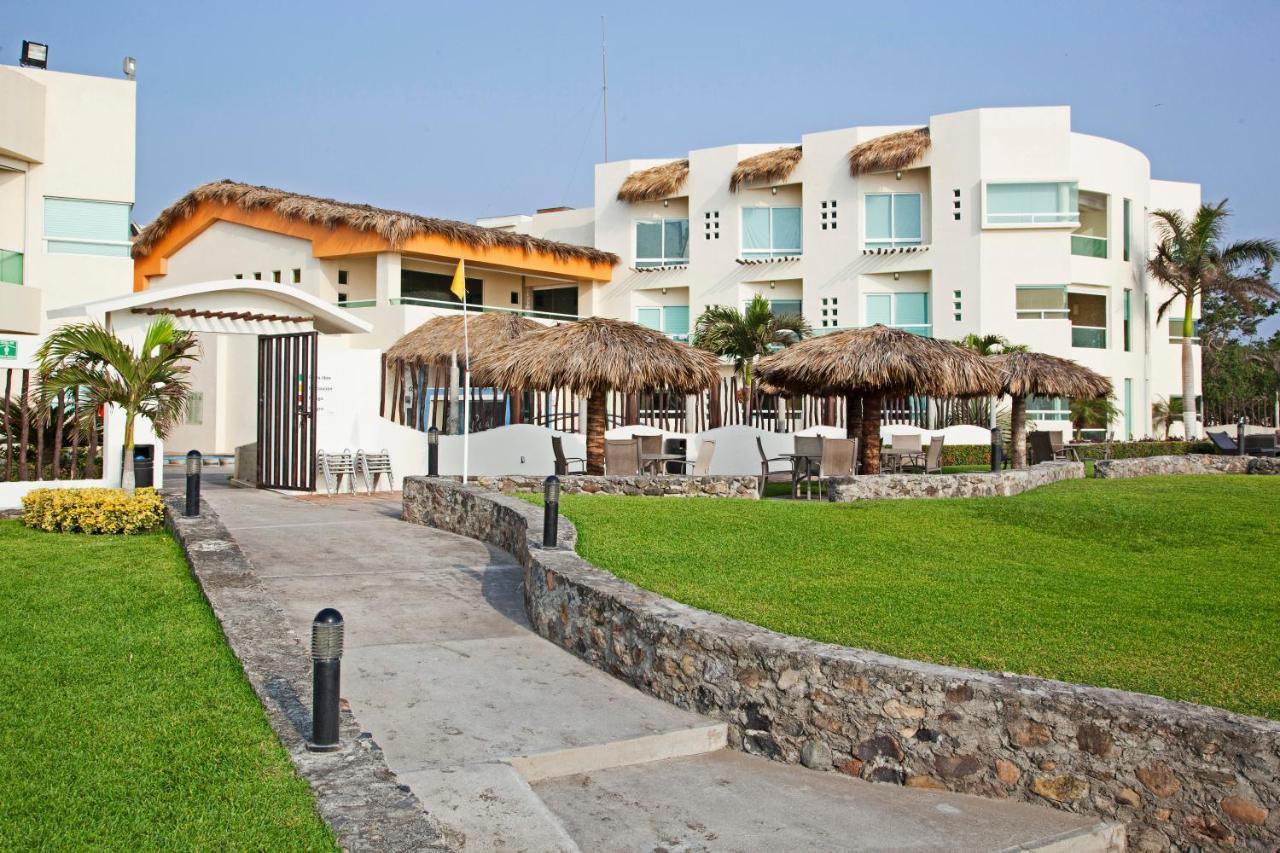 Artisan Playa Esmeralda Family