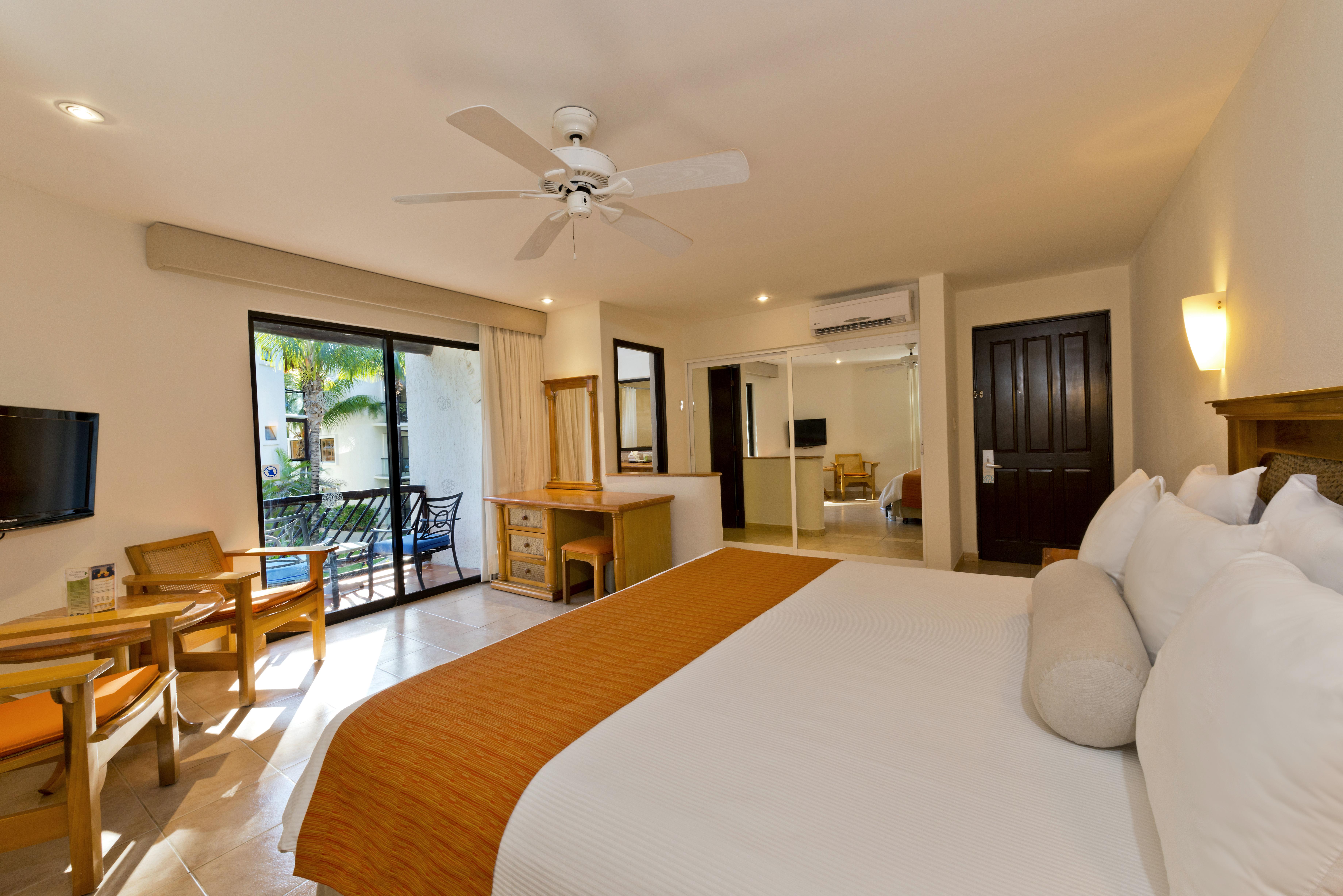 The Reef Playacar &