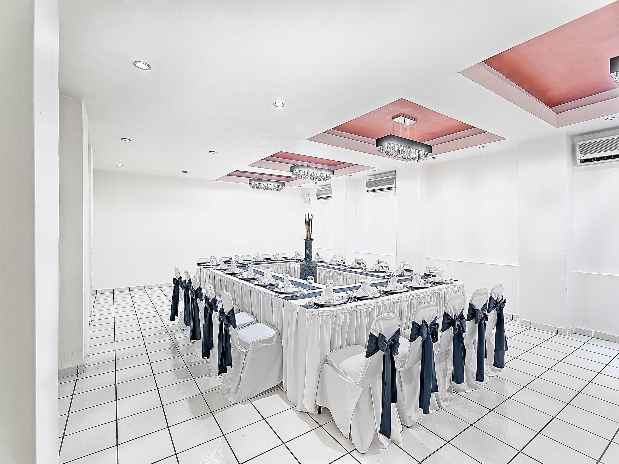 Olmeca Plaza Urban Express Hotel
