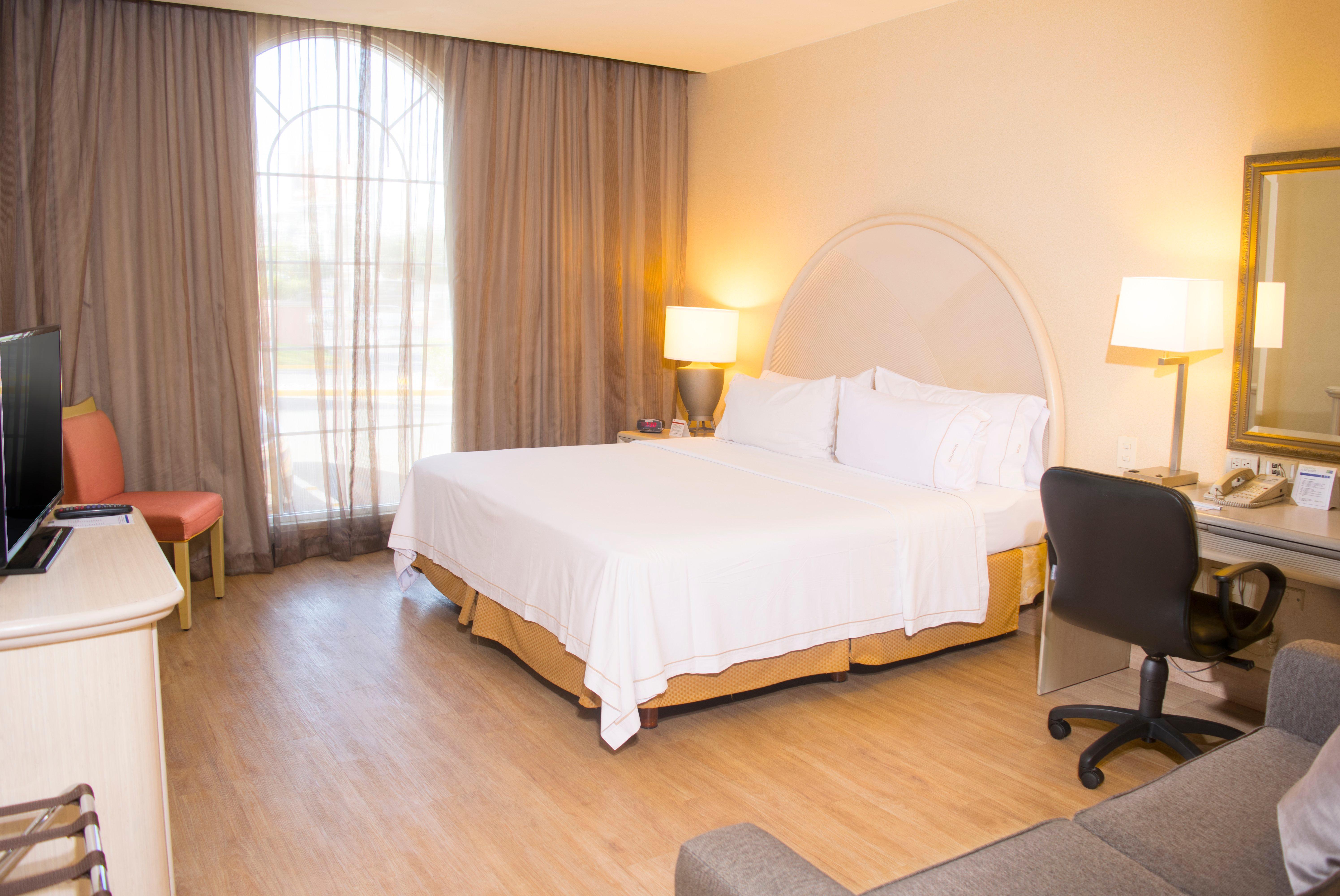 Hotel Express Galerias-san Jeronimo By Ihg