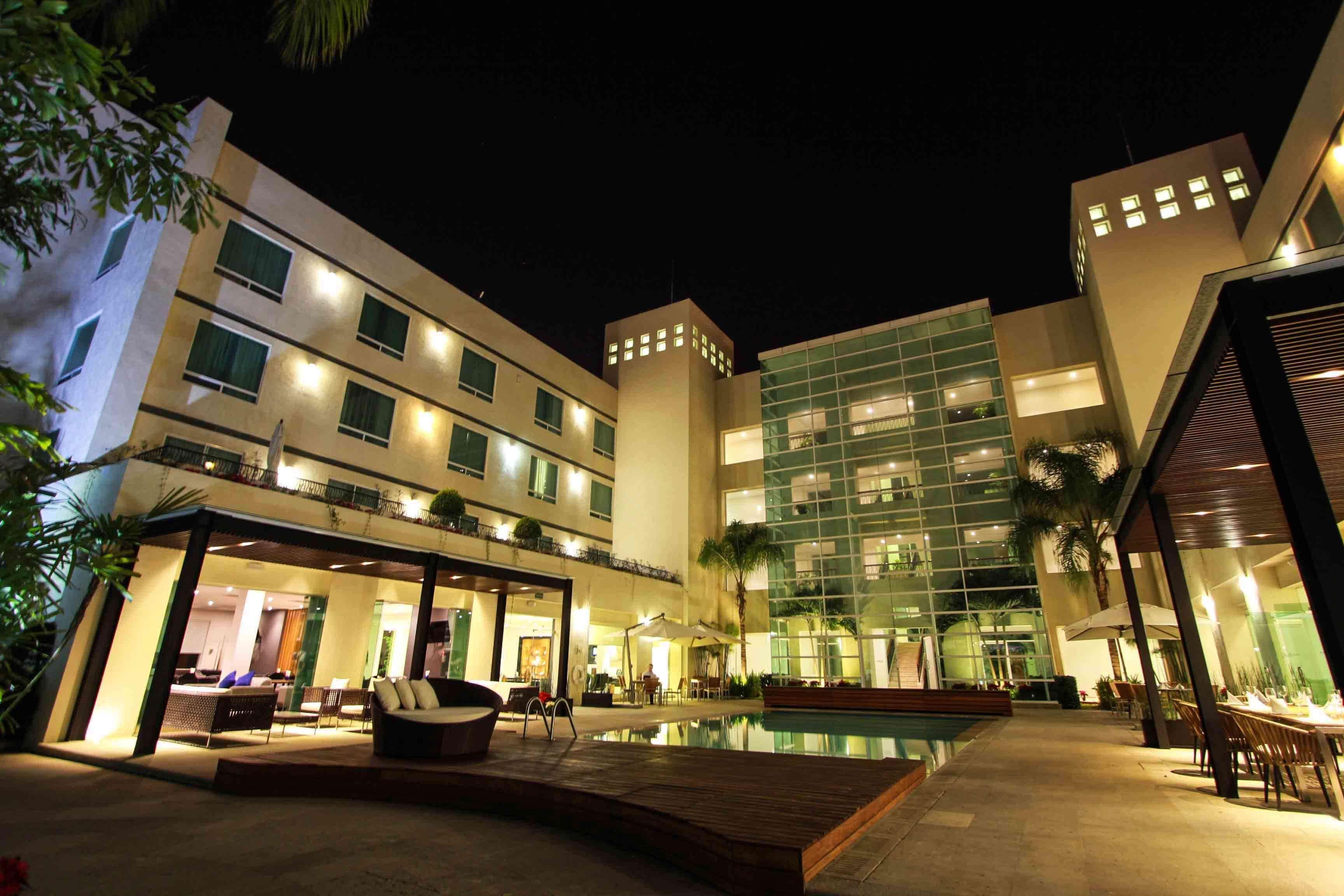 Hotel Radisson Poliforum Plaza 4*