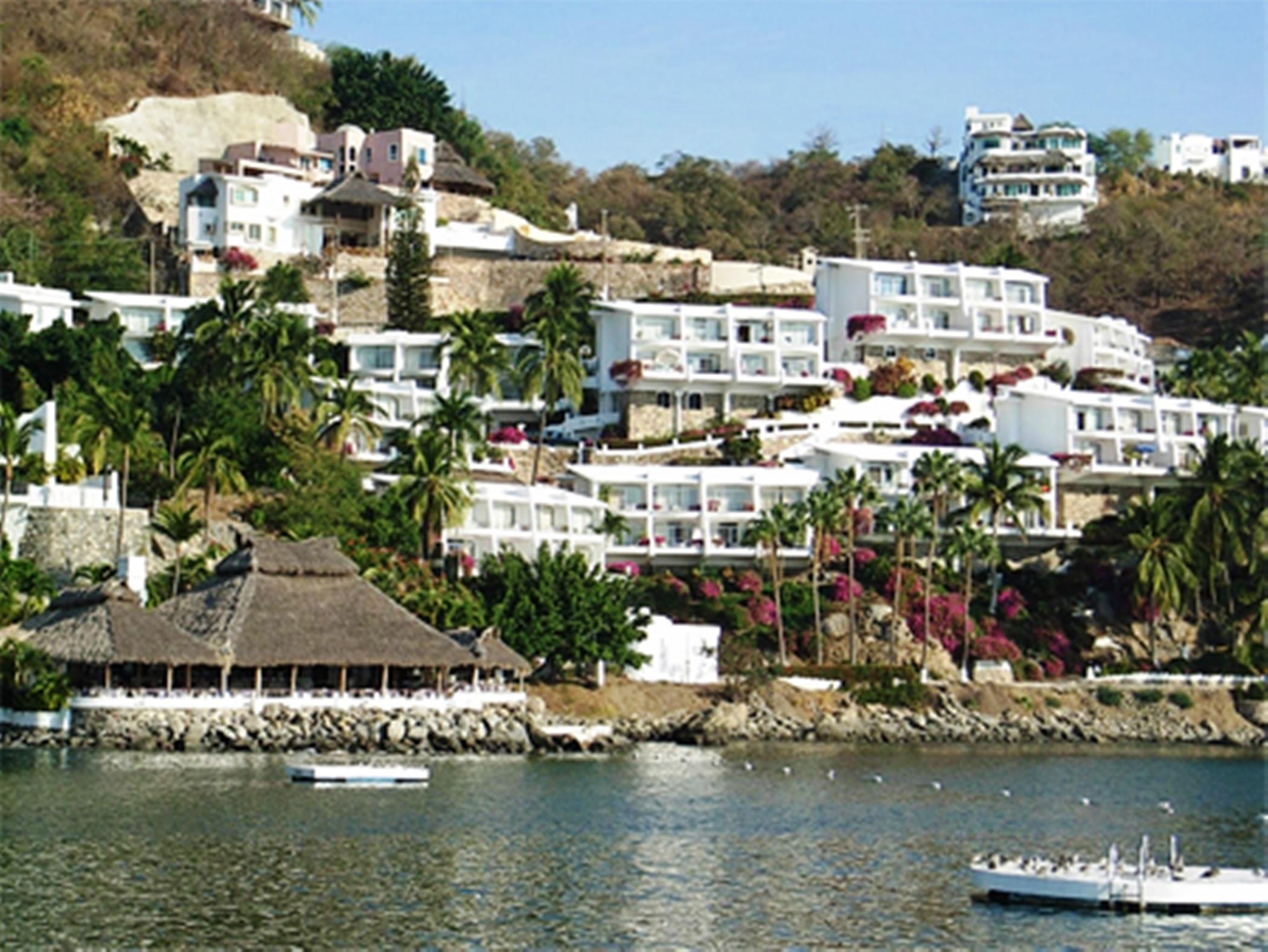 Dolphin Cove Aparthotel 4*