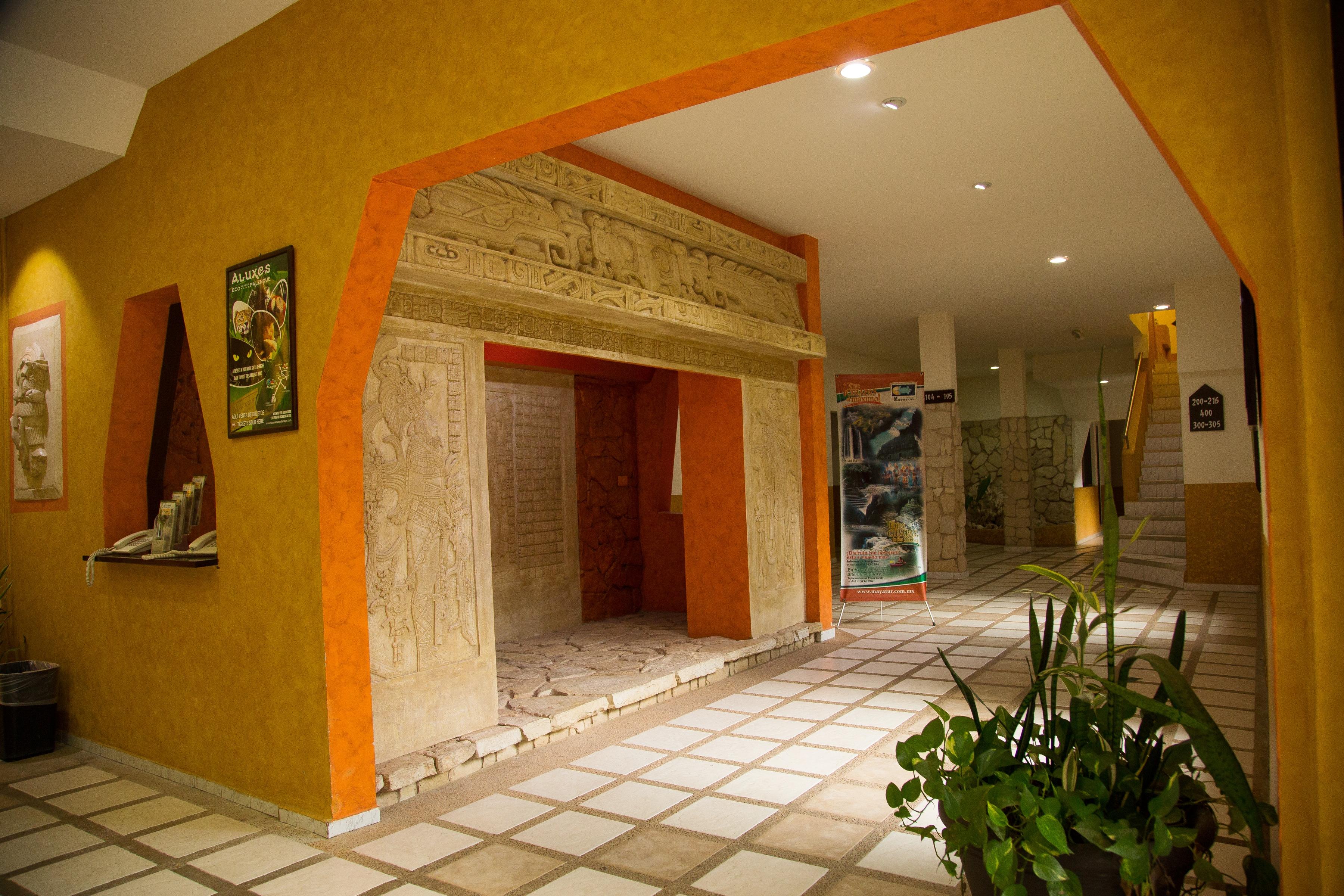 Maya Tulipanes
