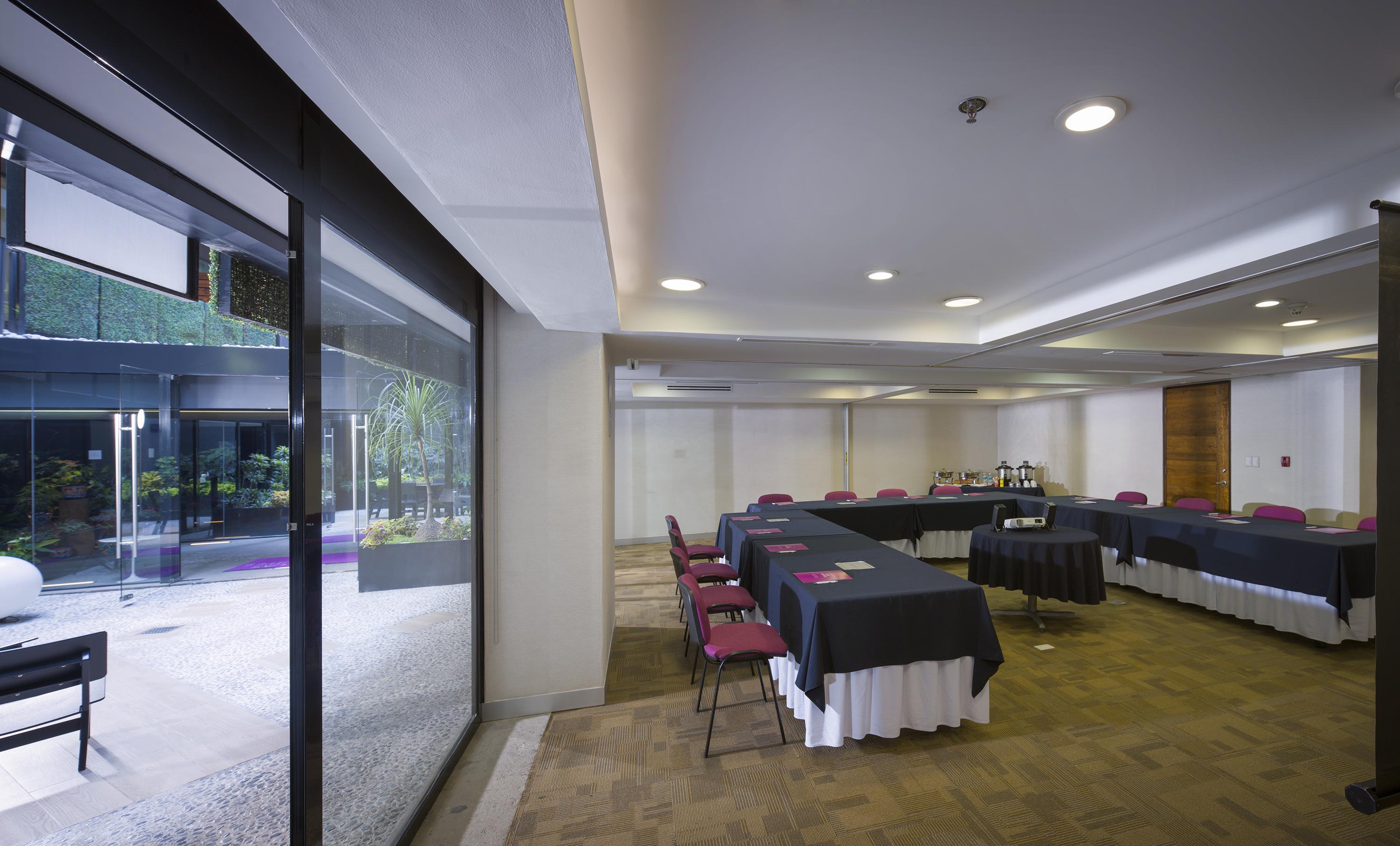 Hotel Campos Eliseos 5*