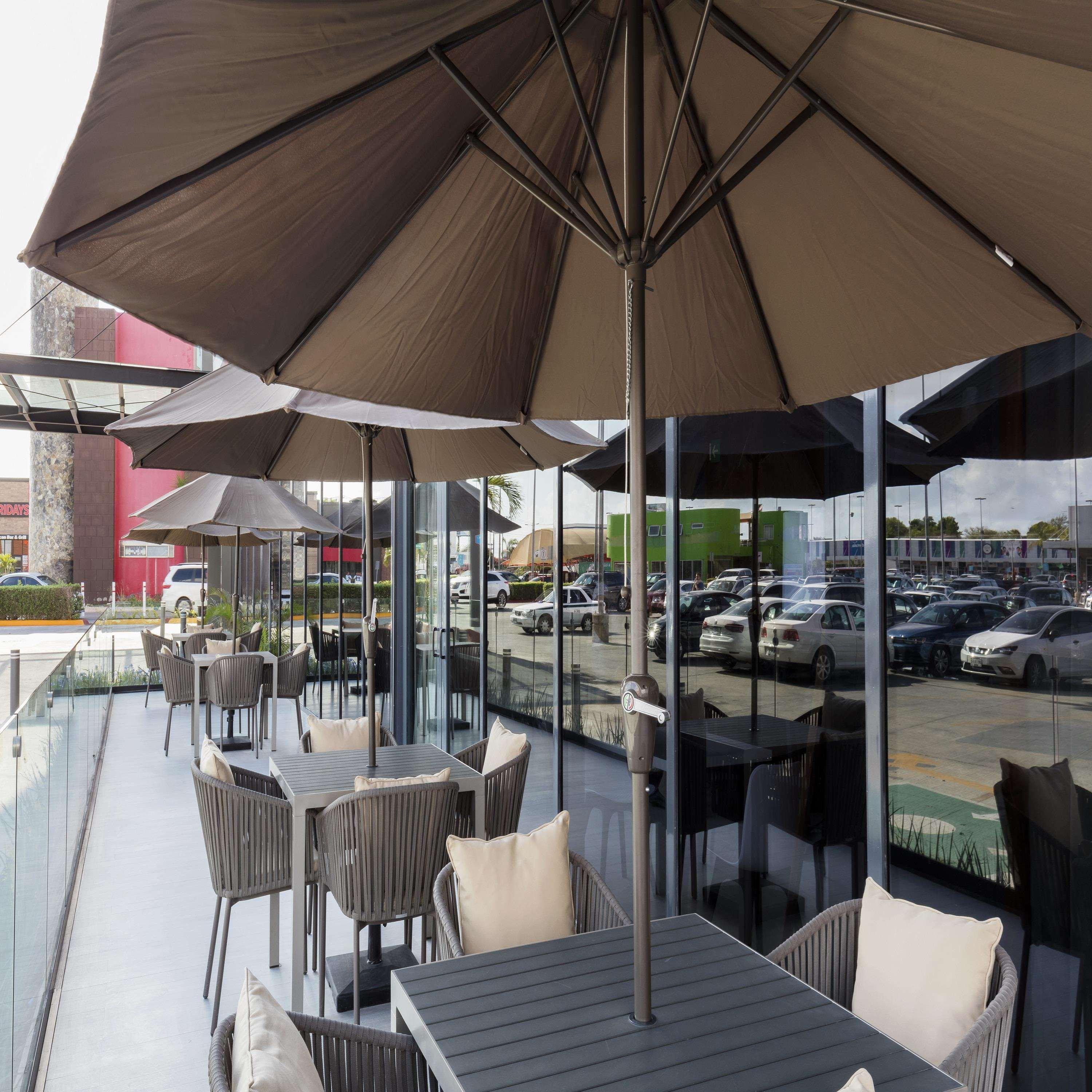 Hotel Hampton By Hilton Cumbres 3*