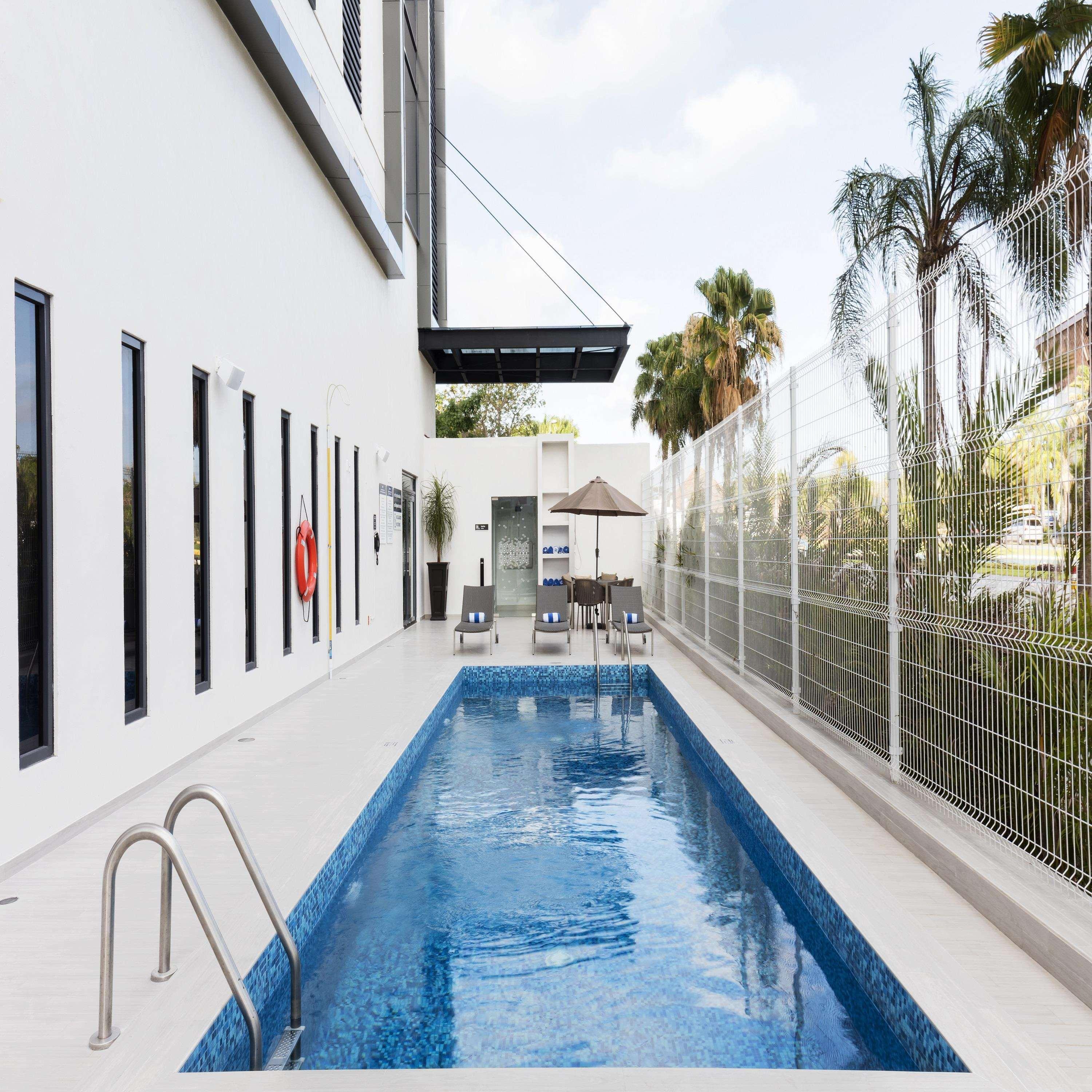 Hampton By Hilton Cumbres Cancun
