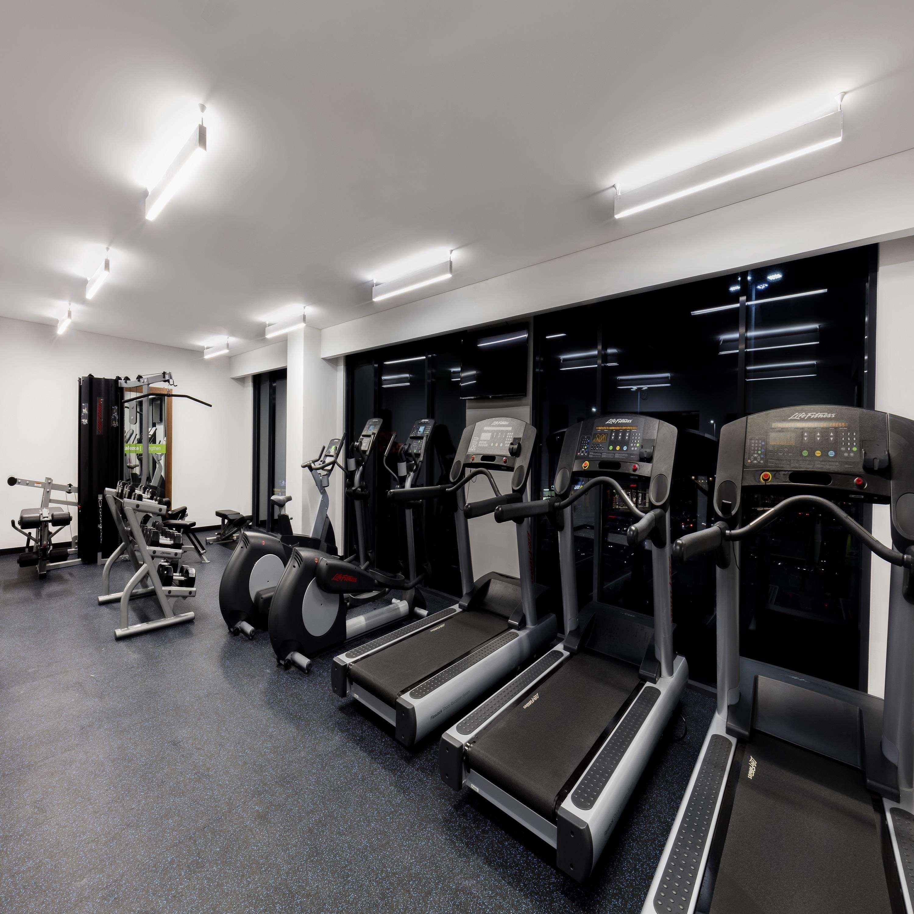 Hotel Hampton By Hilton Cumbres 3*