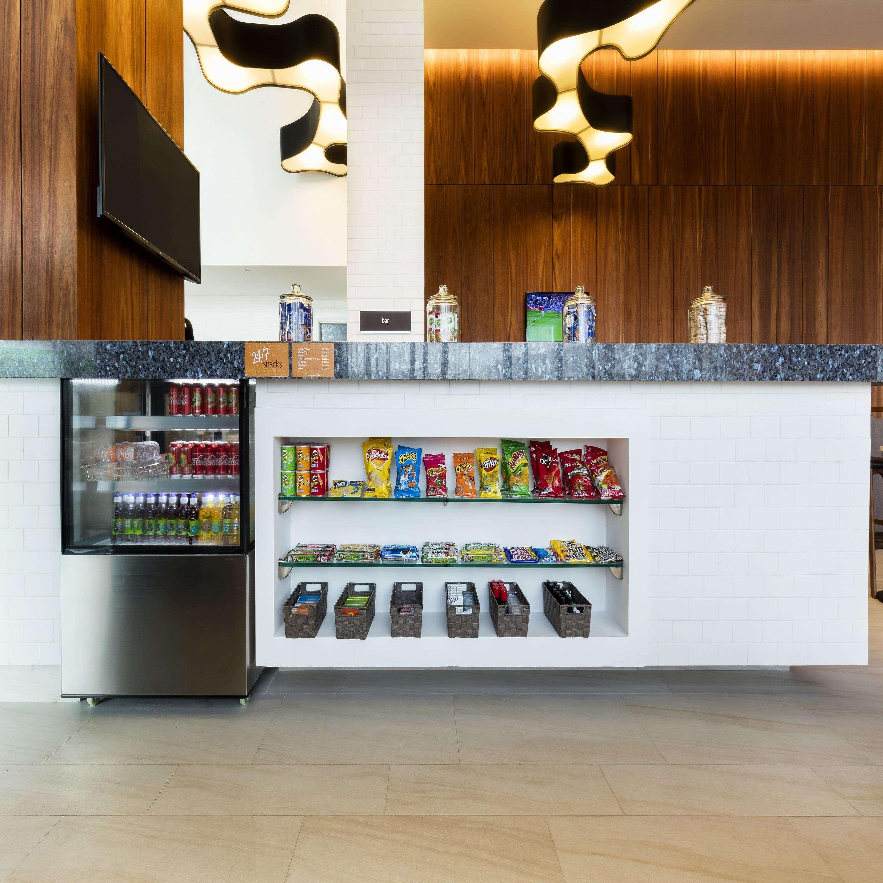 Hotel Hampton By Hilton Cumbres 3*