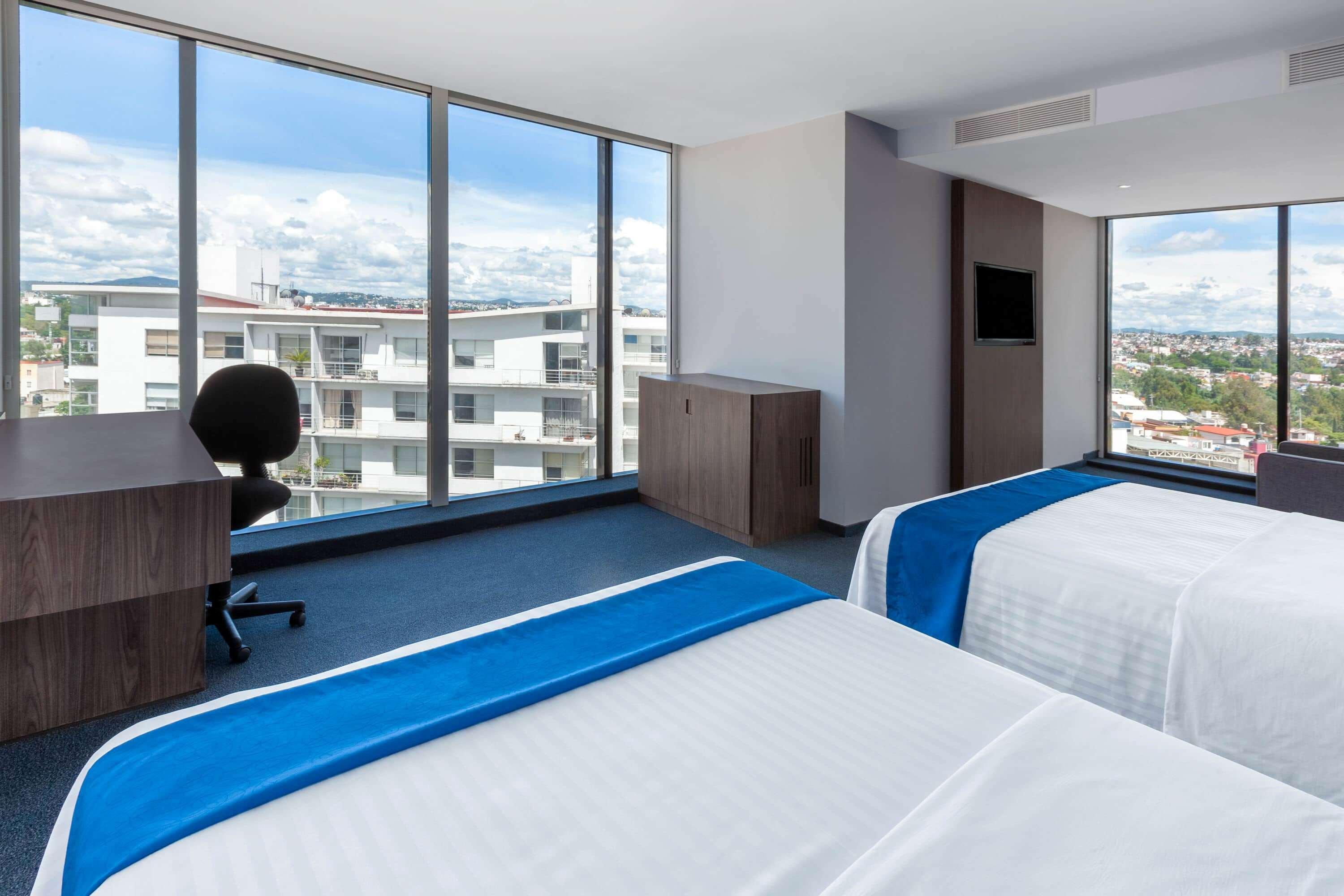 Wyndham Angelopolis Hotel 2*