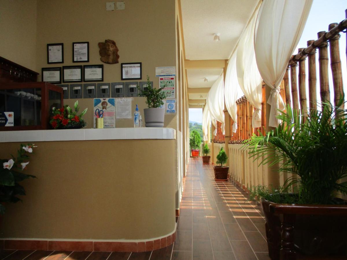 Gloria's Hotel *