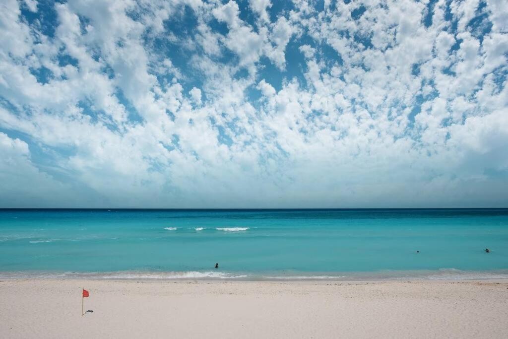 Estudio A Pie Playa, Increibles Vistas, Alberca, Gym, Jacuzzi, 3502 Apartment Cancun
