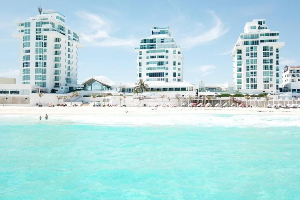 Estudio A Pie Playa, Increibles Vistas, Alberca, Gym, Jacuzzi, 3502 Apartment Cancun