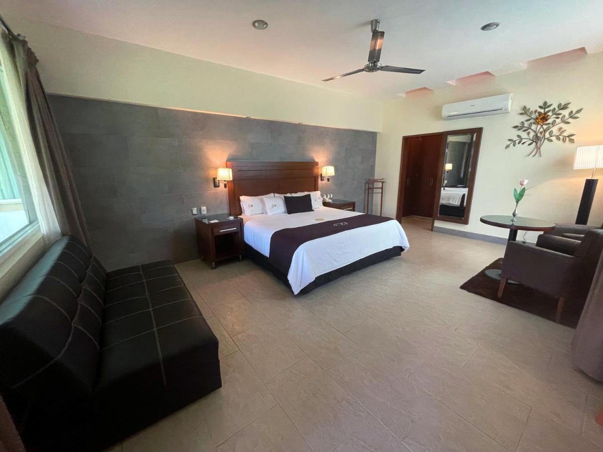 Hotel Ecce & Silao