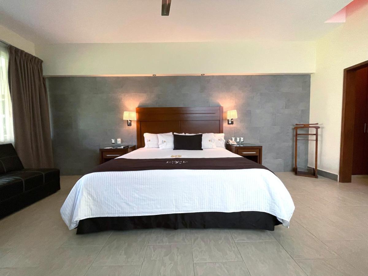 Hotel Ecce & Silao