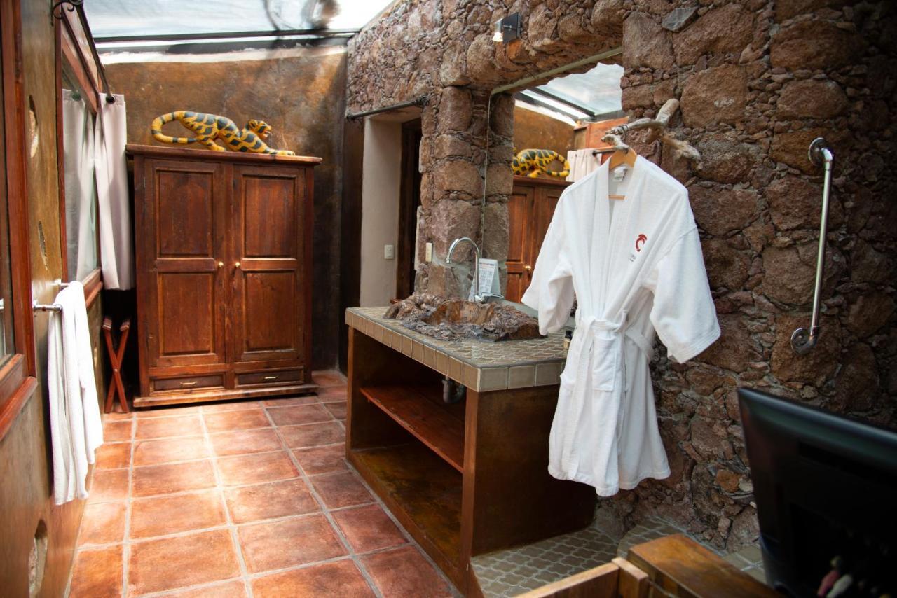 Hotel Nirvana Restaurant & Retreat