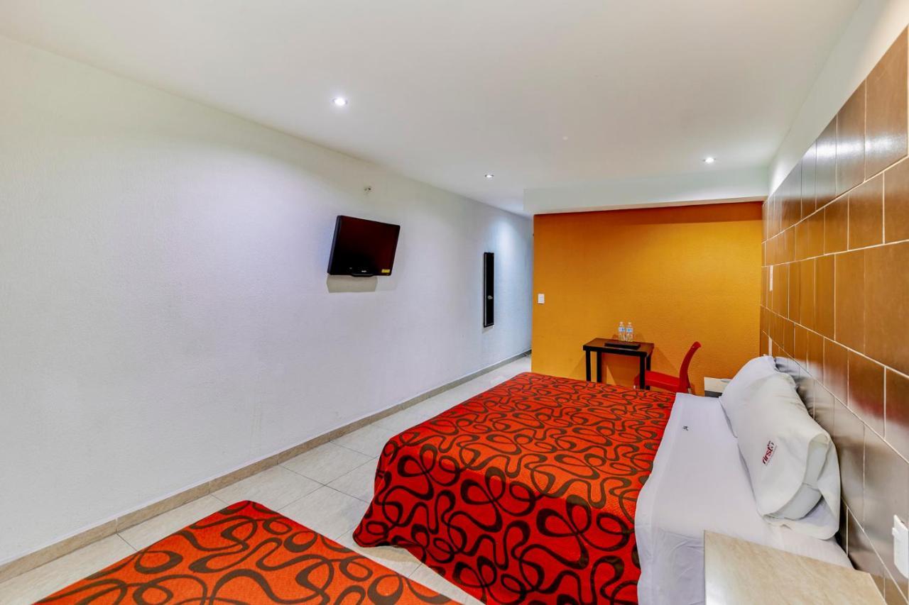 First & Business Texcoco de Mora