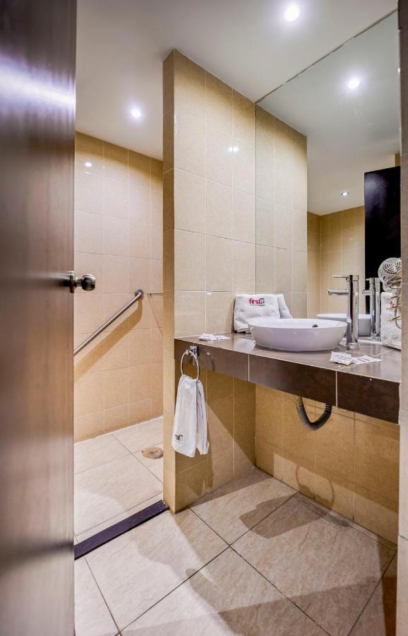 Hotel First & Business 3*