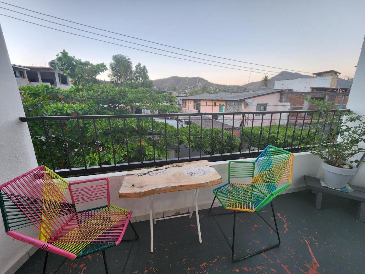 Lovely With Balcony Ac & Wi-fi, Minutes From Downtown! Apartment Zihuatanejo