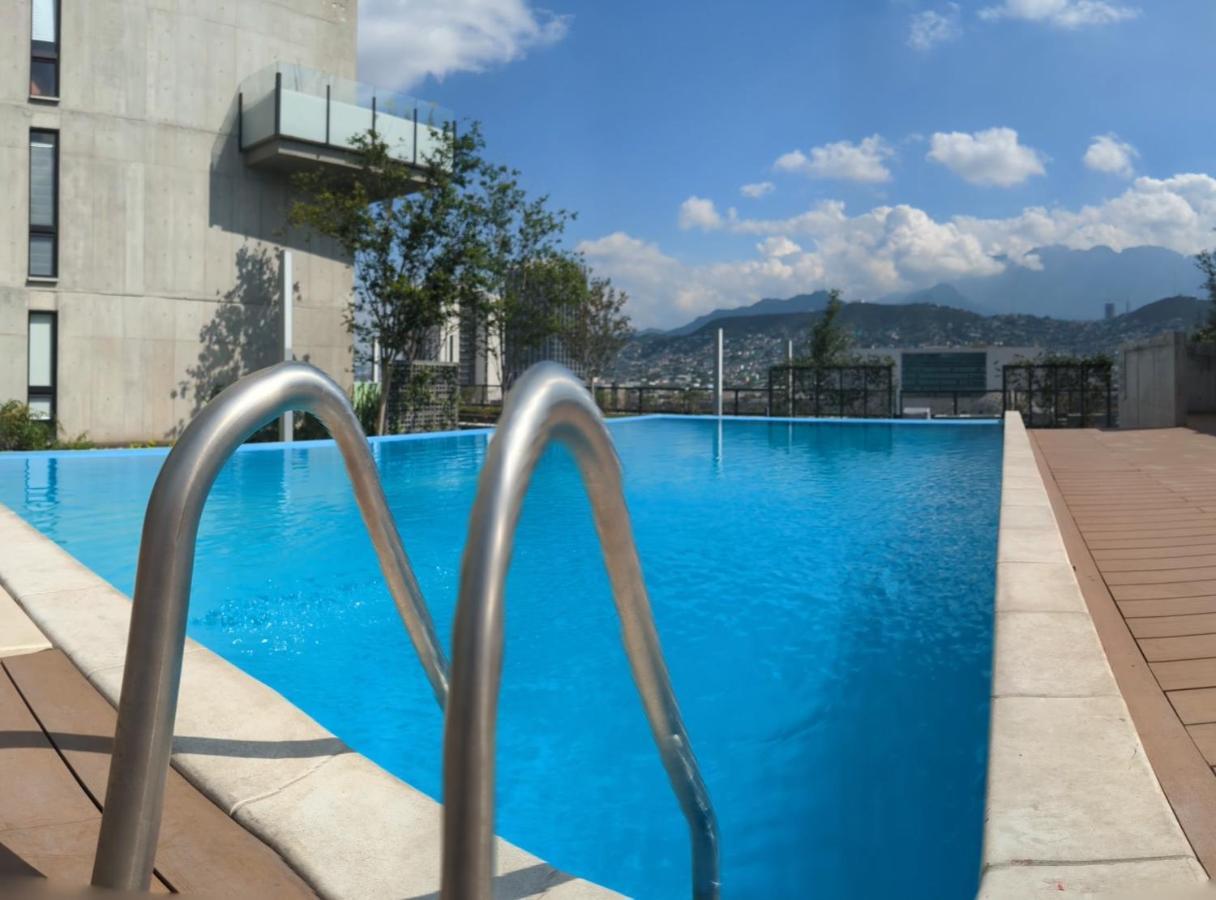 Luxury Loft Living At Landmark High Rise Apartment Monterrey