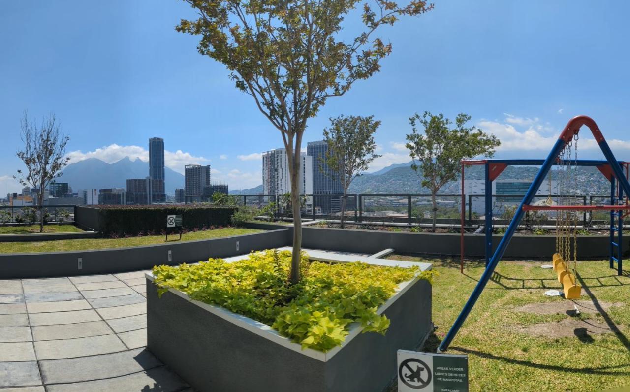 Luxury Loft Living At Landmark High Rise Apartment *