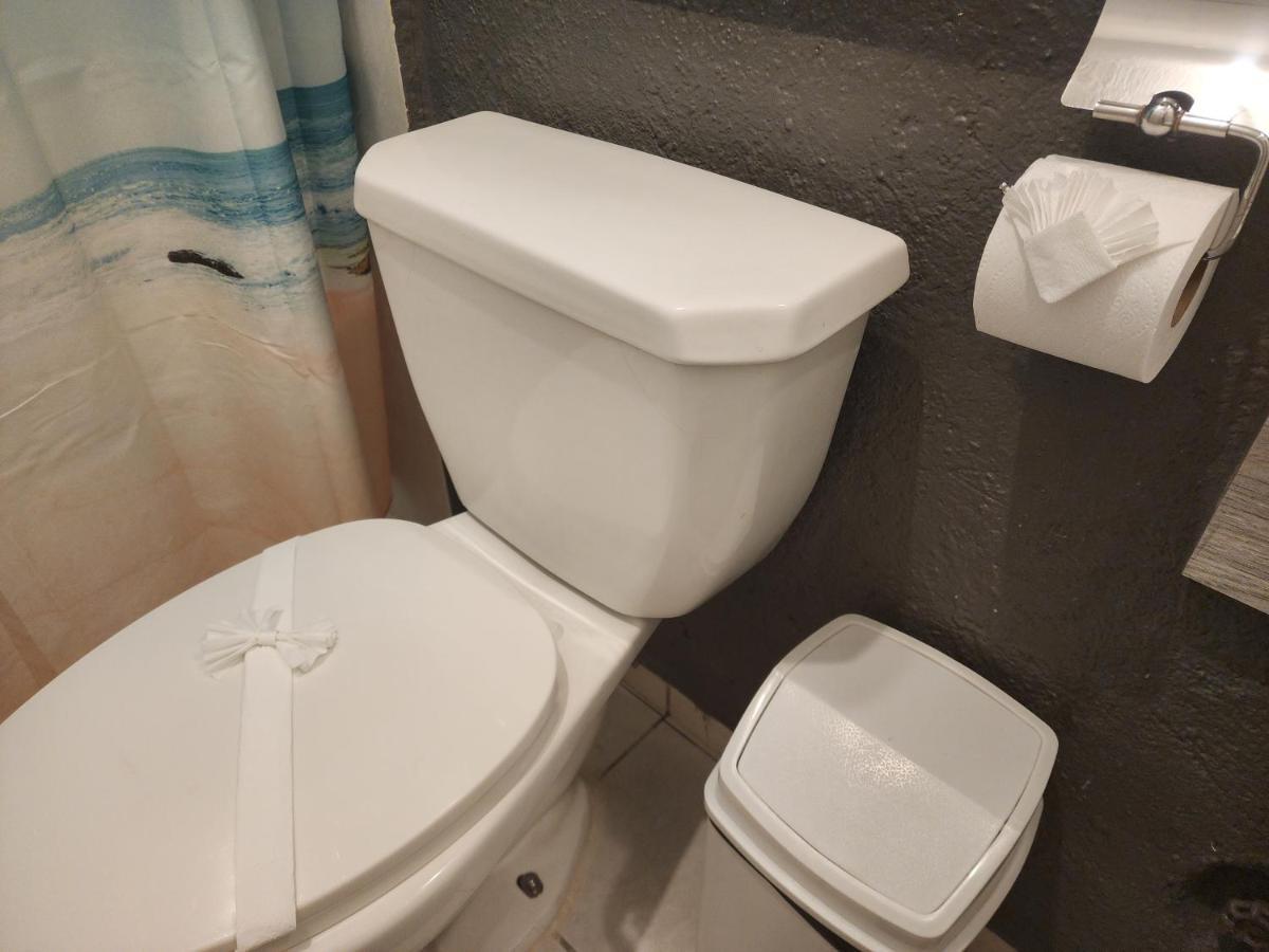 Lovely With Balcony Ac & Wi-fi, Minutes From Downtown!