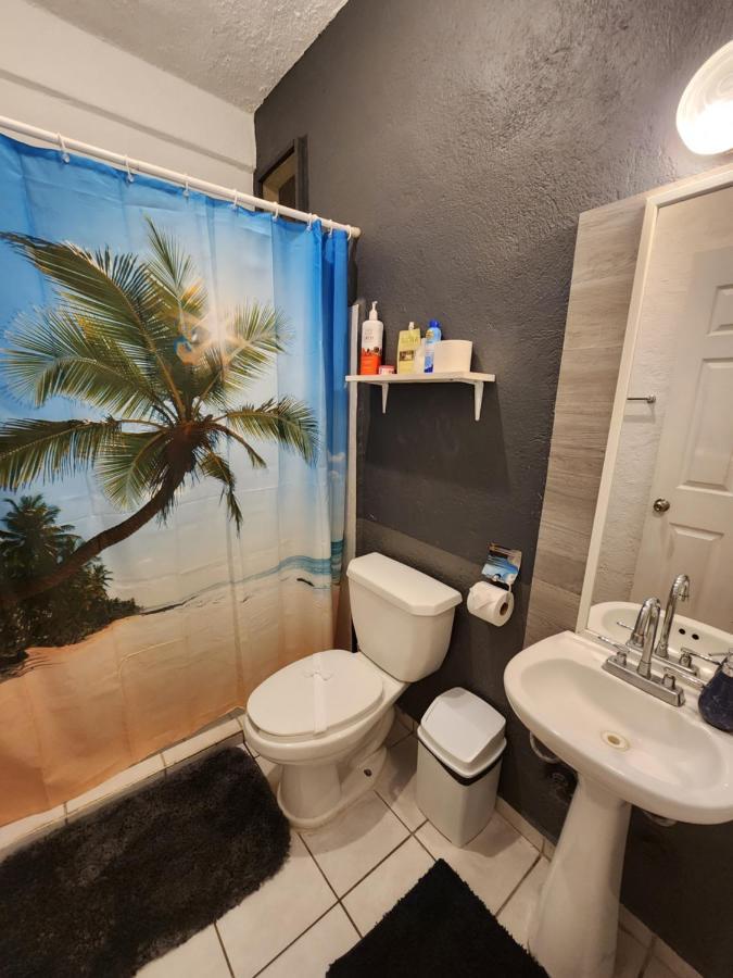 Lovely With Balcony Ac & Wi-fi, Minutes From Downtown! *