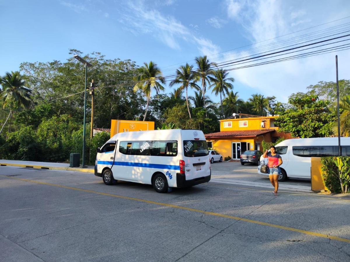 J.b. Hotel Zihuatanejo