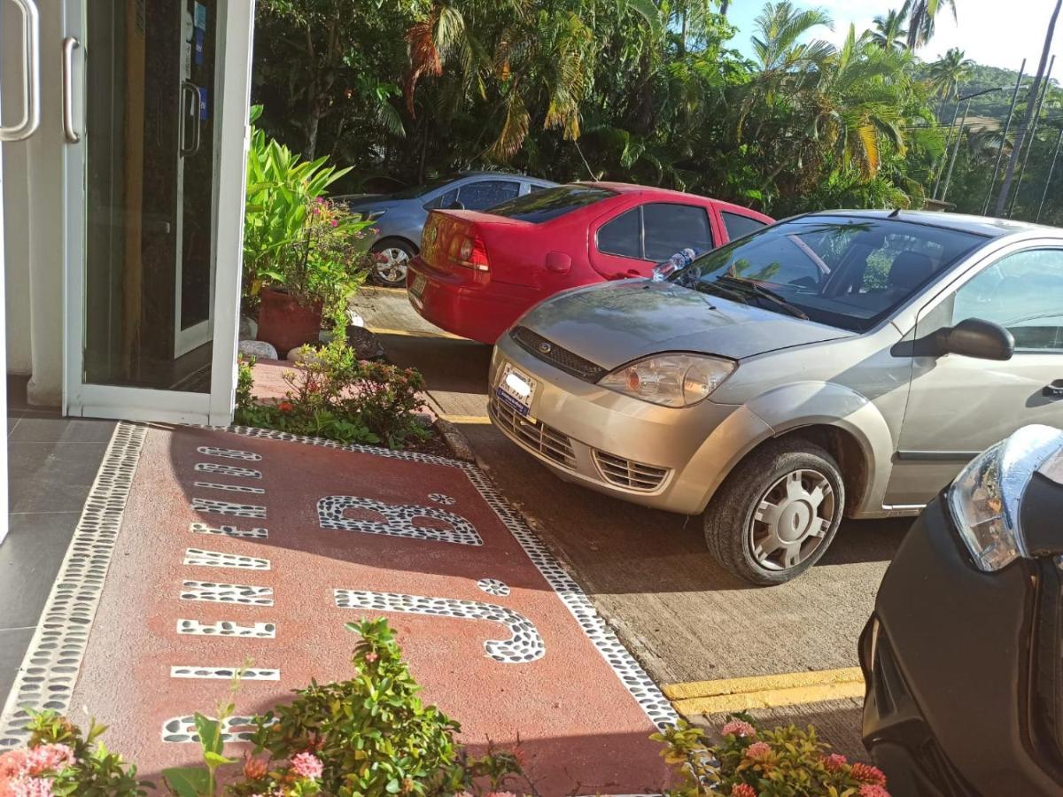 Hotel J.b. Zihuatanejo