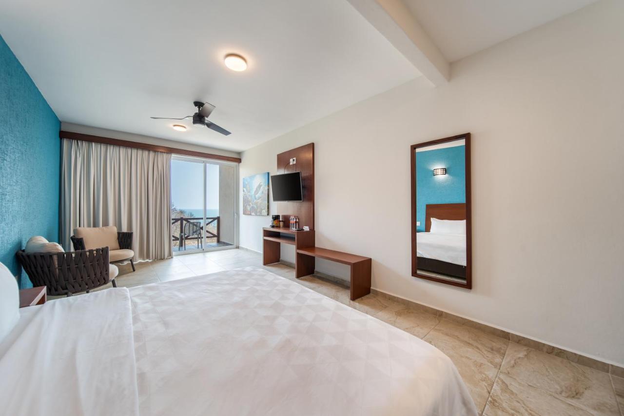 Coral Huatulco 4*