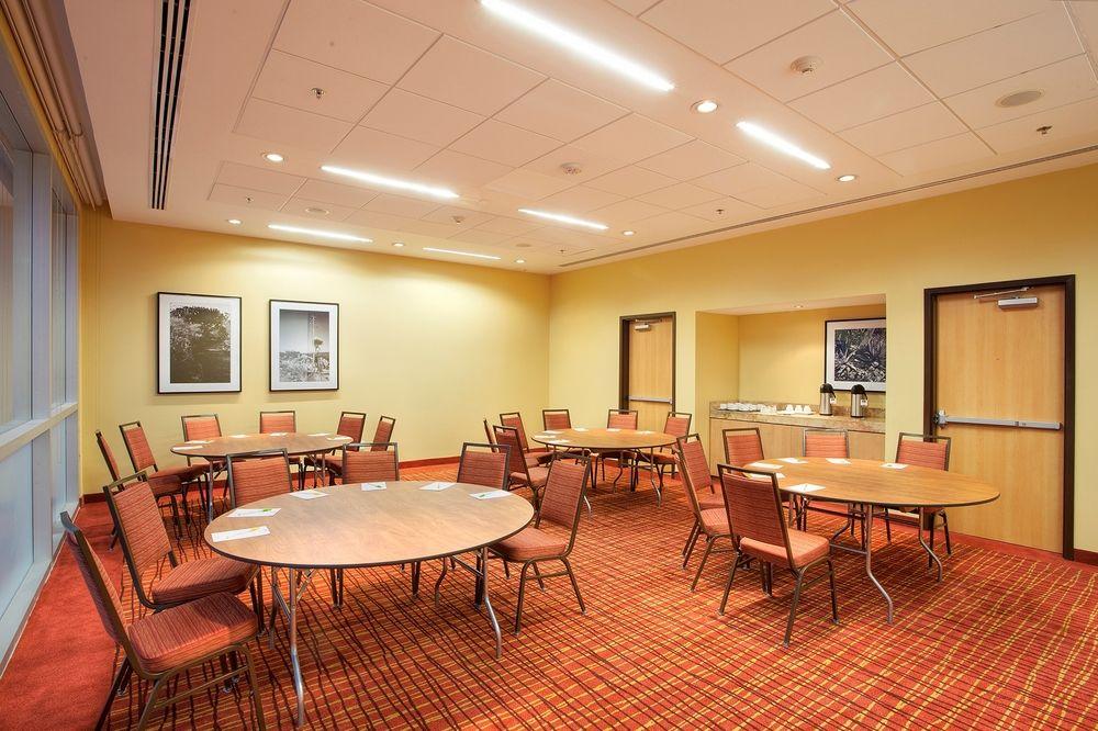 Hotel Courtyard By Marriott At The Poliforum