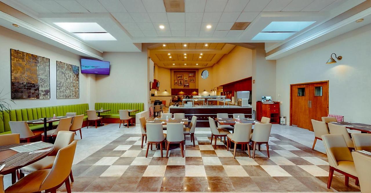 Hotel Plaza Camelinas Queretaro