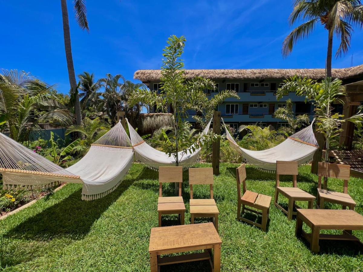 Straw Surf & Bar * Brisas de Zicatela