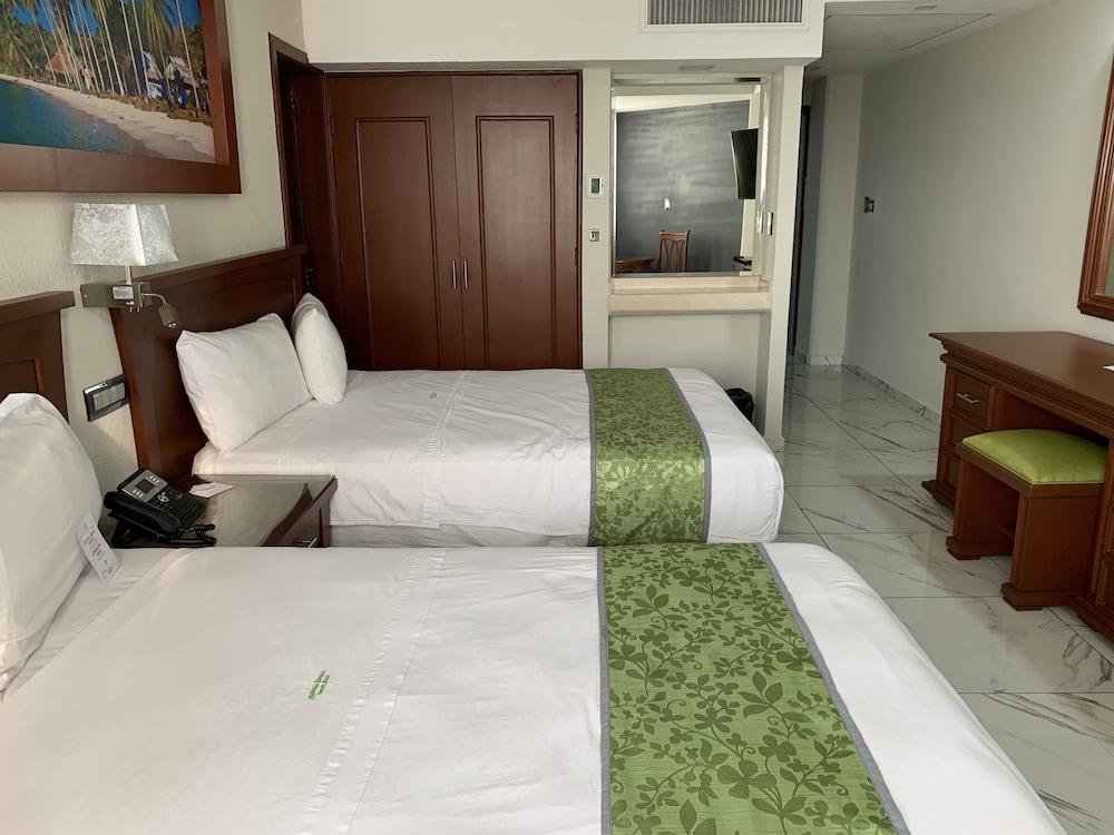 Hotel Lois 4*