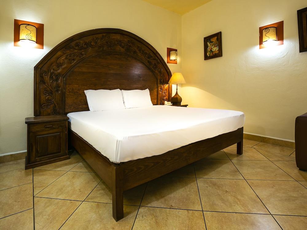 Hotel Casa Del Virrey &