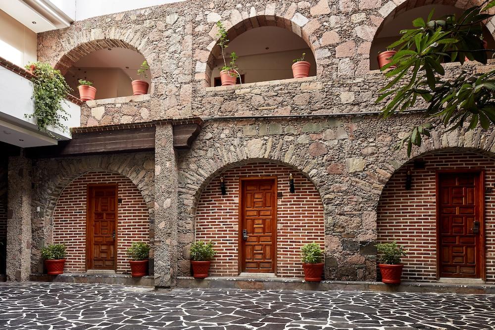 Agua Escondida Hotel