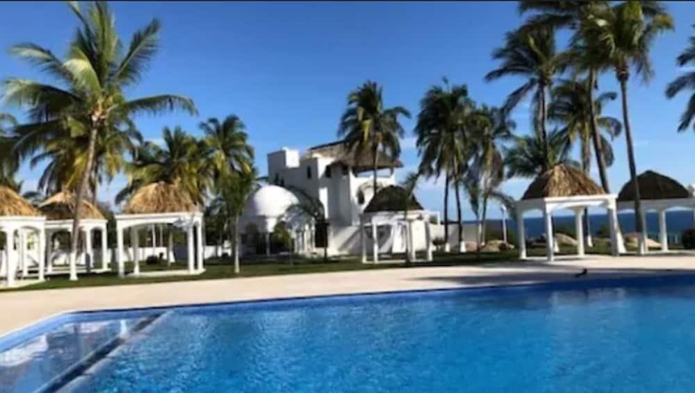 Aldea Del Bazar & Puerto Escondido (Oaxaca)