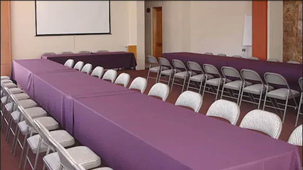 Boutique Pueblo Lindo Hotel 4*