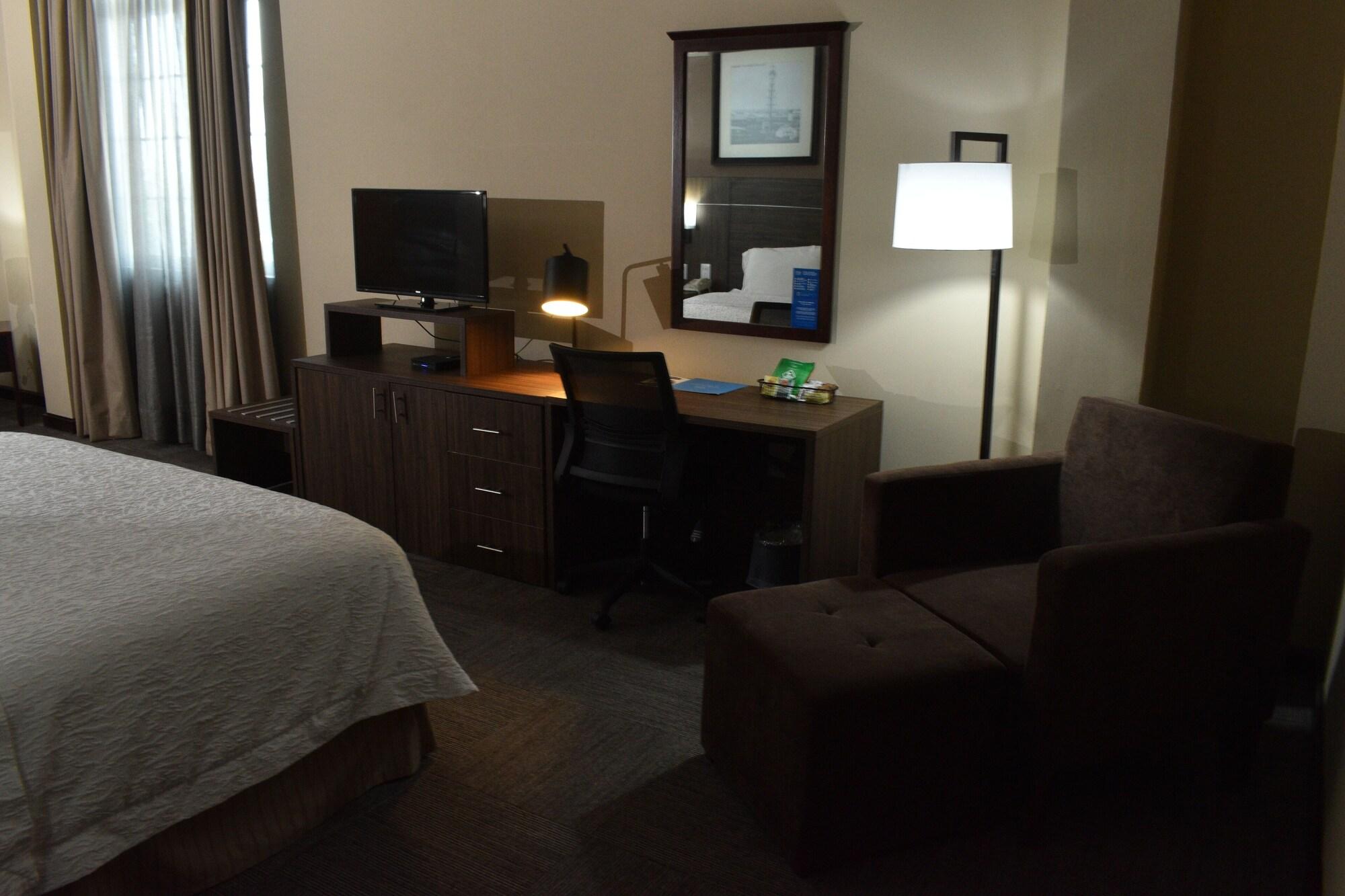 Hotel Hampton Zona Dorada 3*
