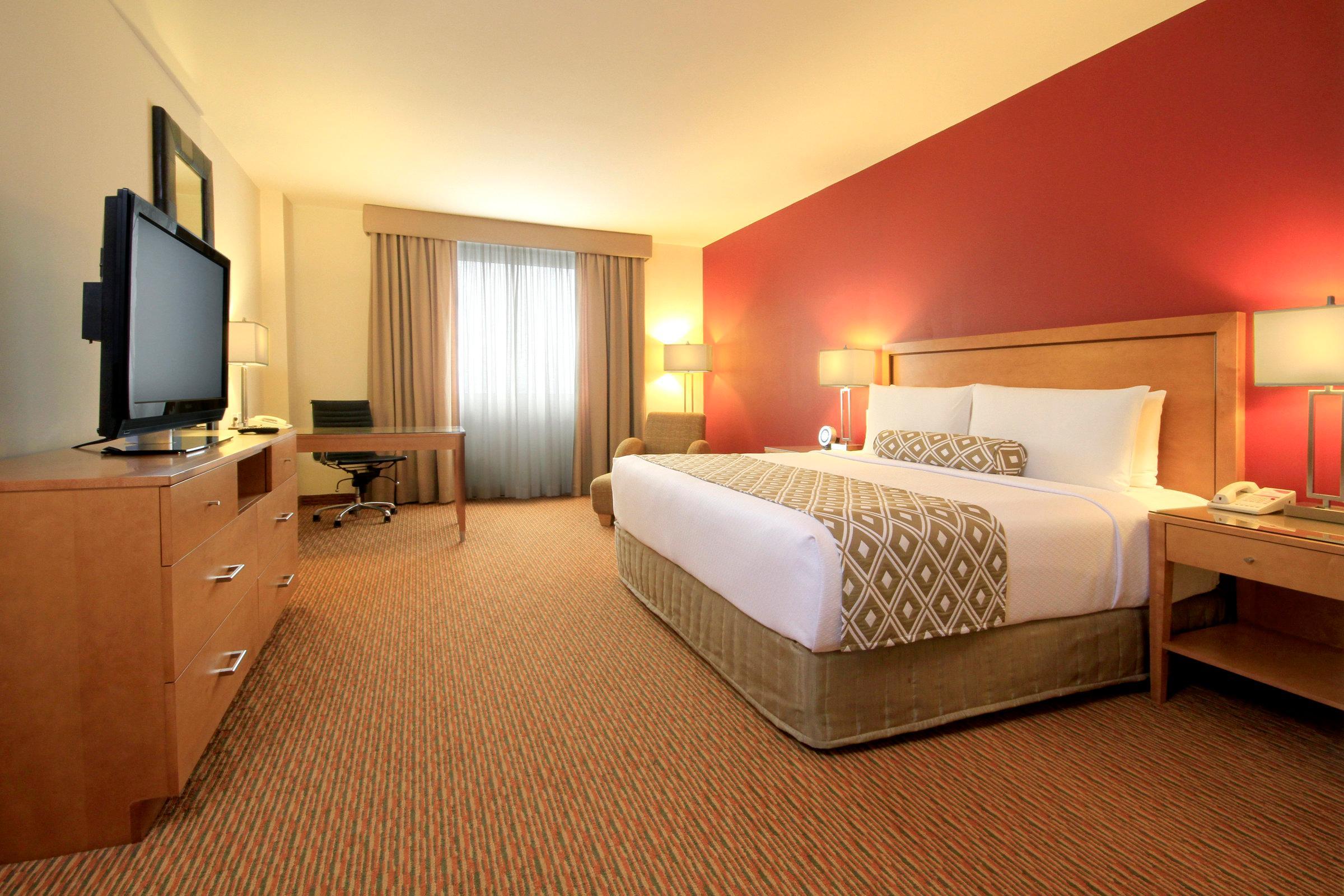 Hotel Crowne Plaza Aeropuerto By Ihg 5*