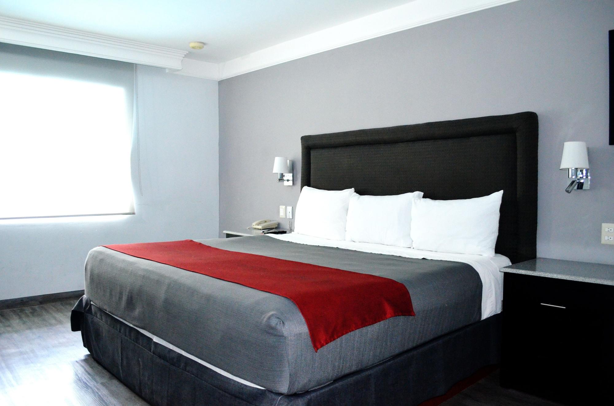 Hotel Plaza Camelinas Queretaro