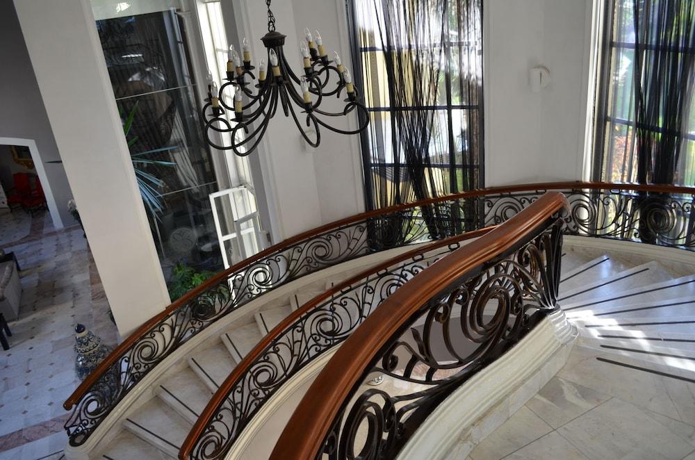 Plaza Camelinas 4* Queretaro
