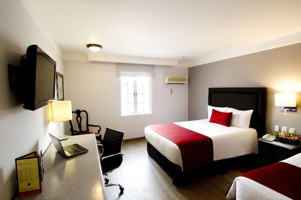 Plaza Camelinas Hotel 4*