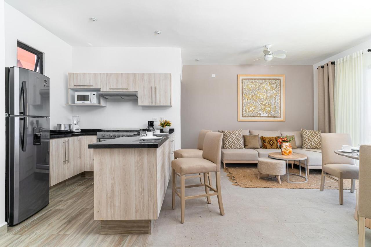Hotel Krystal Grand Residences & 4*