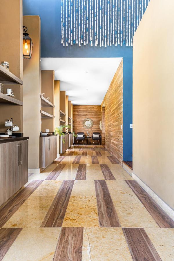 Hotel Krystal Grand Residences &