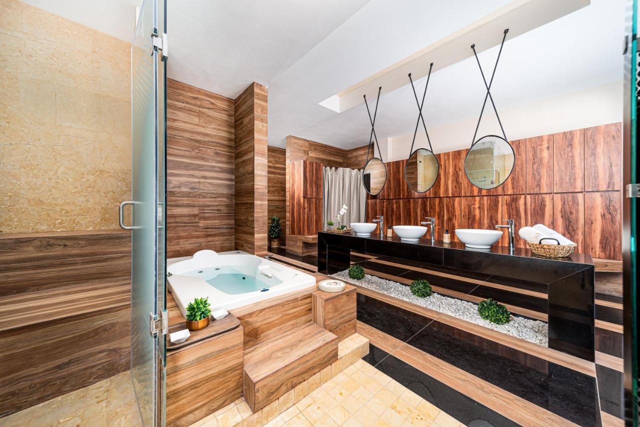 Krystal Grand Residences & 4*