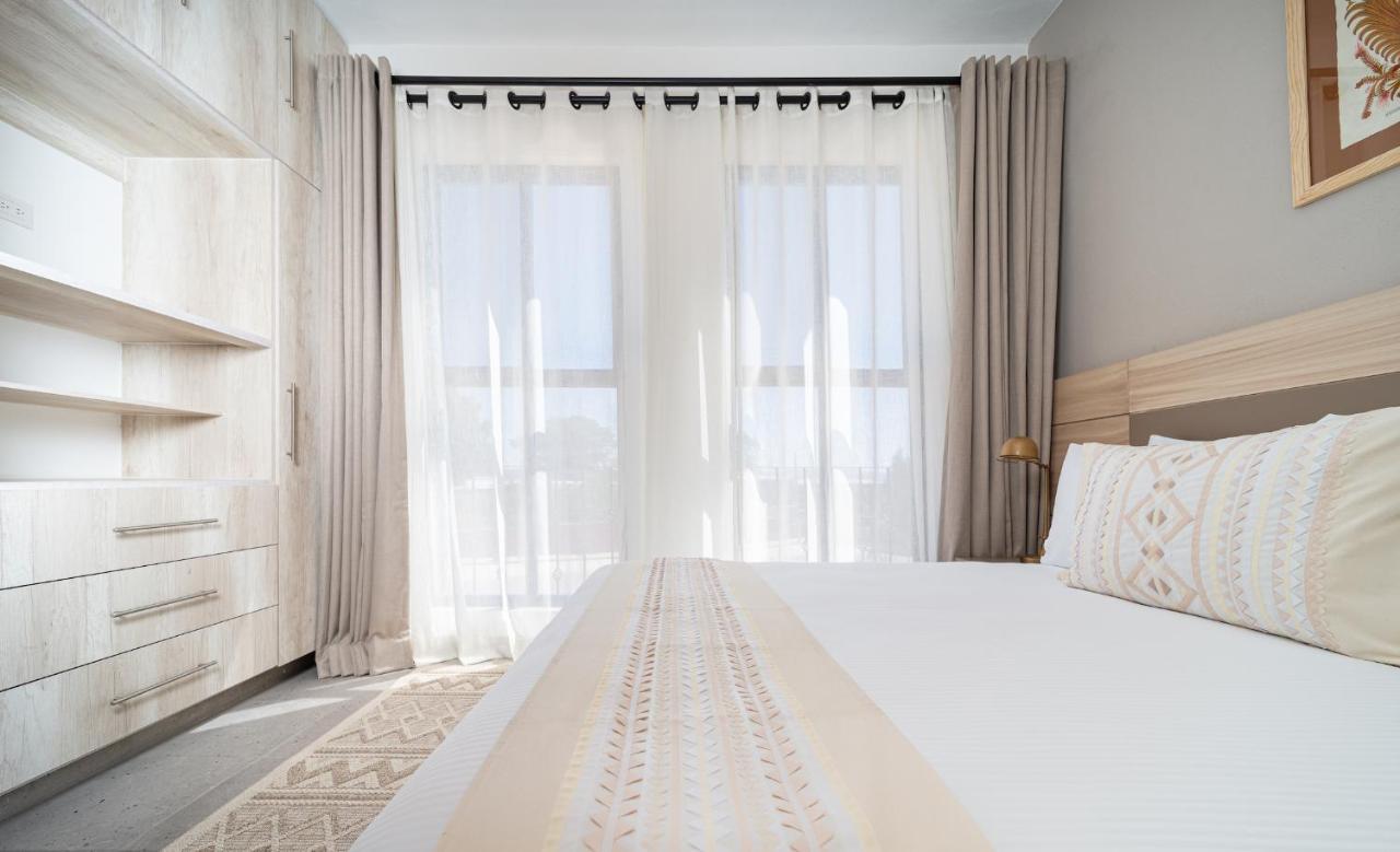 Hotel Krystal Grand Residences & 4*