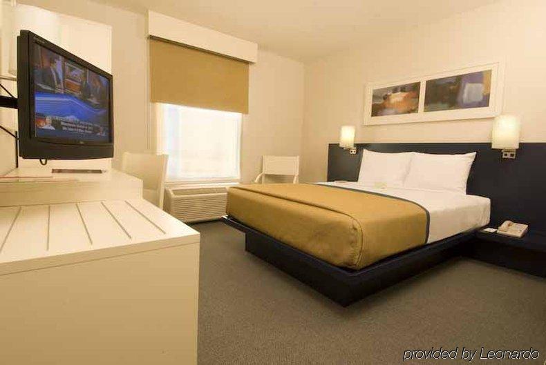 Hotel Express By Marriott Monterrey Aeropuerto 4*