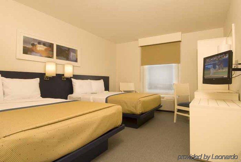 Express By Marriott Monterrey Aeropuerto 4*