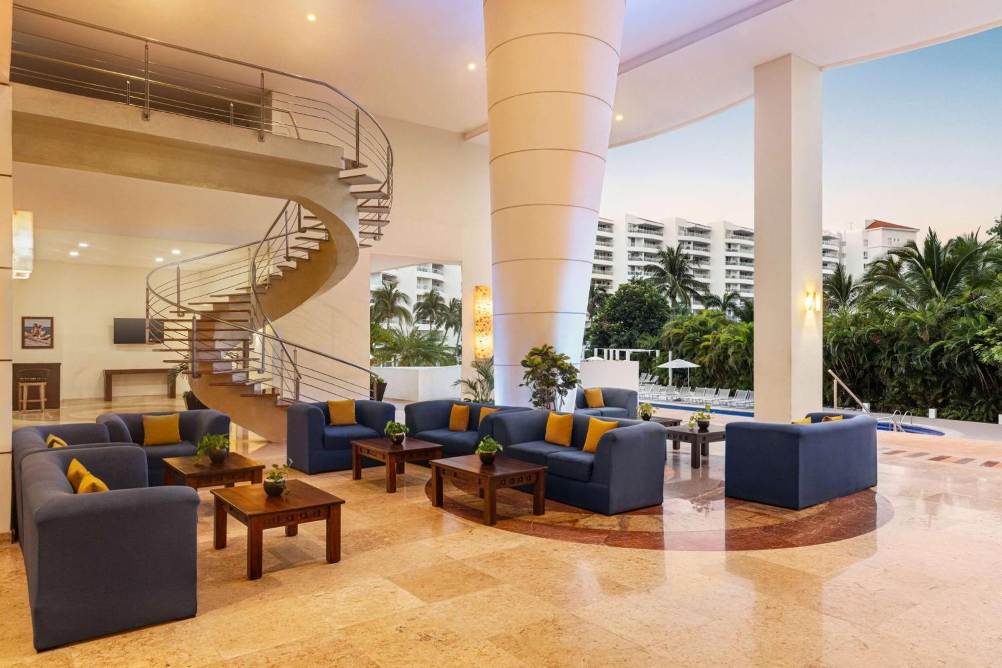 Wyndham Alltra Vallarta, Resort 4*